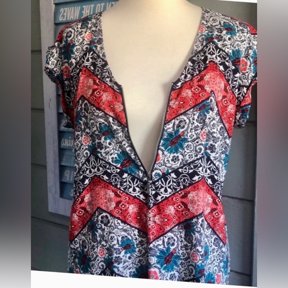 Express short sleeve colorful print top. Adj. front zipper excellent condition. - Picture 6 of 16